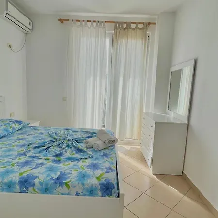 Queen Aparthotel