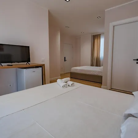 Queen & Hotel apartamentowy Shëngjin