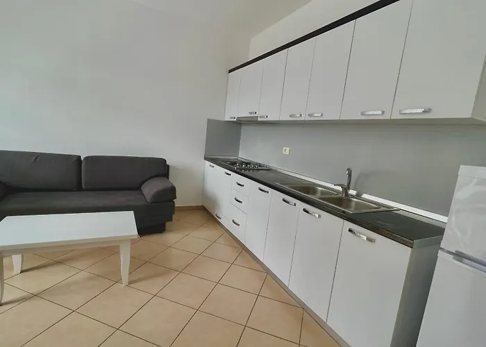 Queen Shengjin (Lezhe)